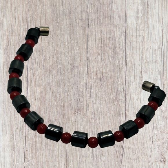Vintage Magnetic Red and Gray Beaded Bracelet - Picture 4 of 5